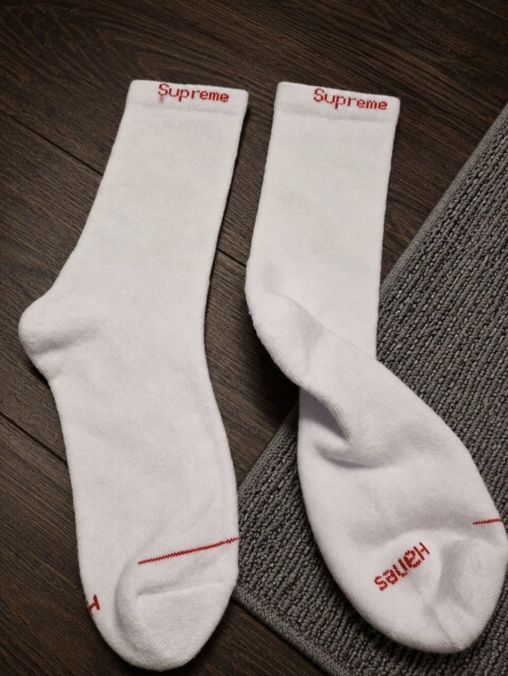 Supreme x Hanes Crew Socks – White (1 Pair) – Size OS - Picture 2 of 2